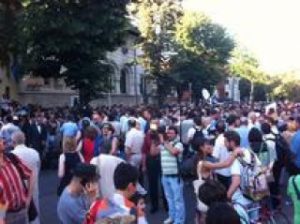 https://www.hotnews.ro/stiri-cultura-12557081-miscarea-papioanelor-circa-500-oameni-protesteaza-tacut-icr.htm